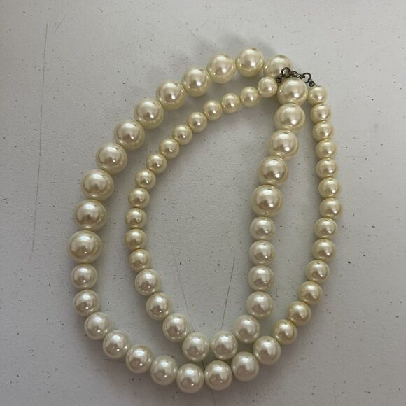 Costume Faux pearl necklace choker graduated pearls 16 Inch - Picture 2 of 5